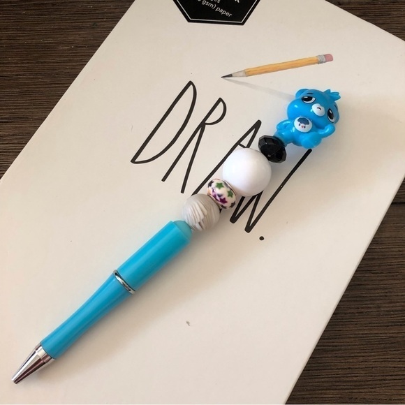 The Care Bears: Grumpy Bear handmade beaded pen - Picture 2 of 3